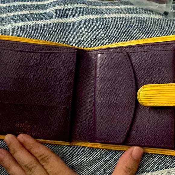 LV Epi Marco Snap Wallet, It is in good Condition!! Please look at Pictures!! - Picture 3 of 12
